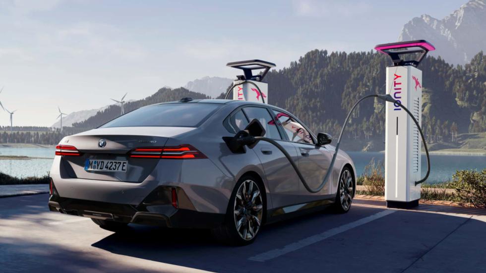 Νέα BMW Σειρά 5 πρώτη φορά ηλεκτρική, hi-tech με έως 601 άλογα